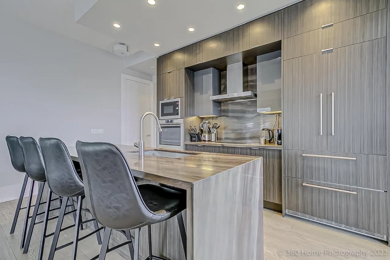 Loft - Entertainment & Financial District Canada